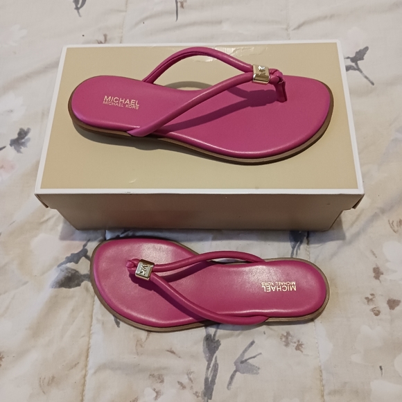 Michael Kors Annie Thong Sandals - Picture 12 of 14